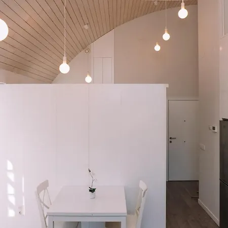Atico Con Luz Y Brillo En By * Βίγκο