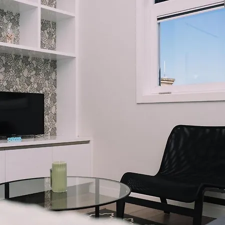 Atico Con Luz Y Brillo En By ויגו